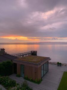 Havehus og terrasse ved Privat bolig i Vadbæk